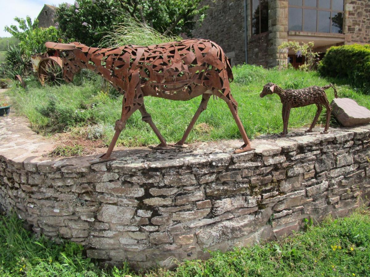 Villa Grand Gite A La Ferme Les Costes-Gozon Exterior foto